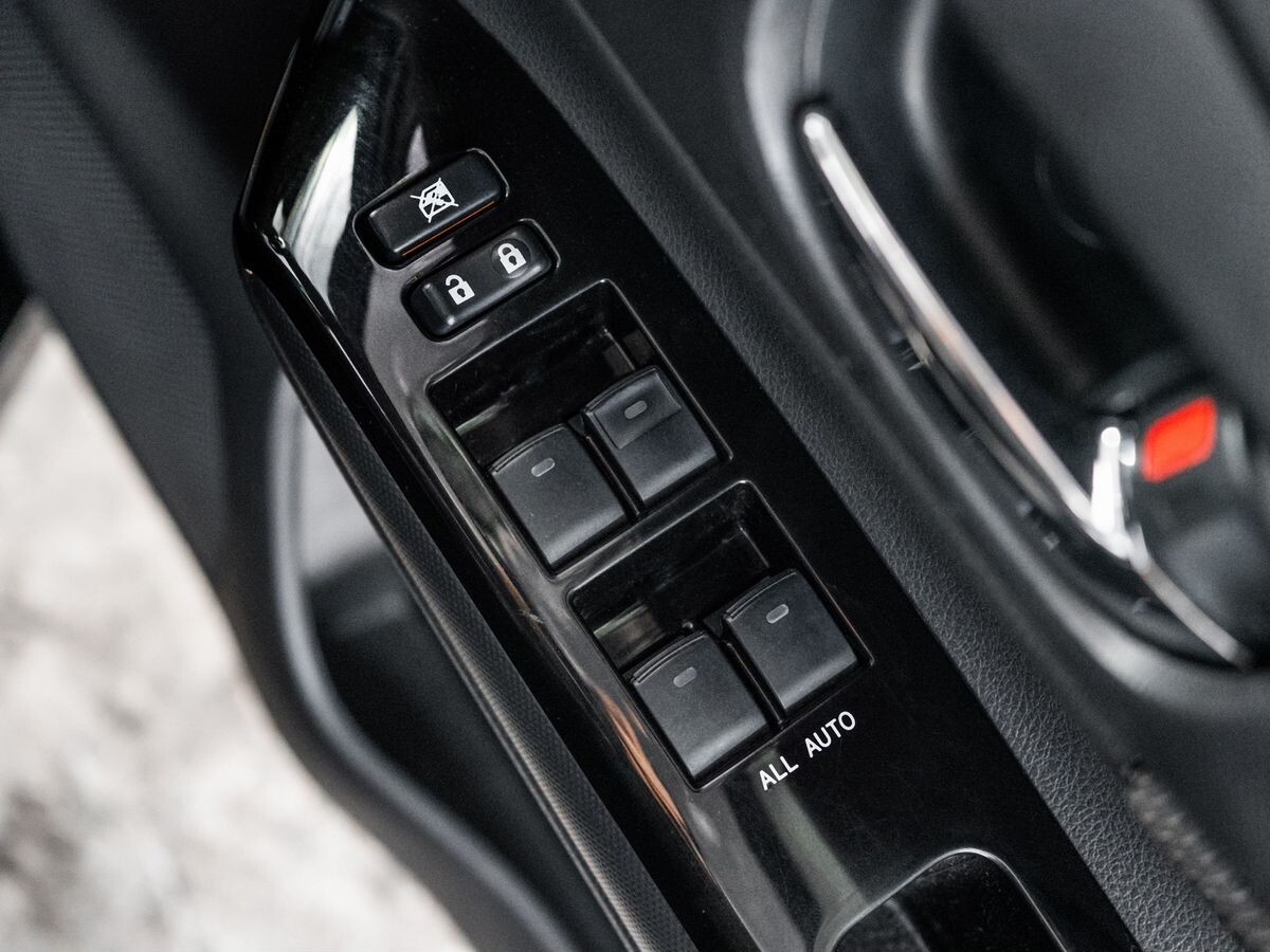 Toyota Wish 2011 - фото автомобиля