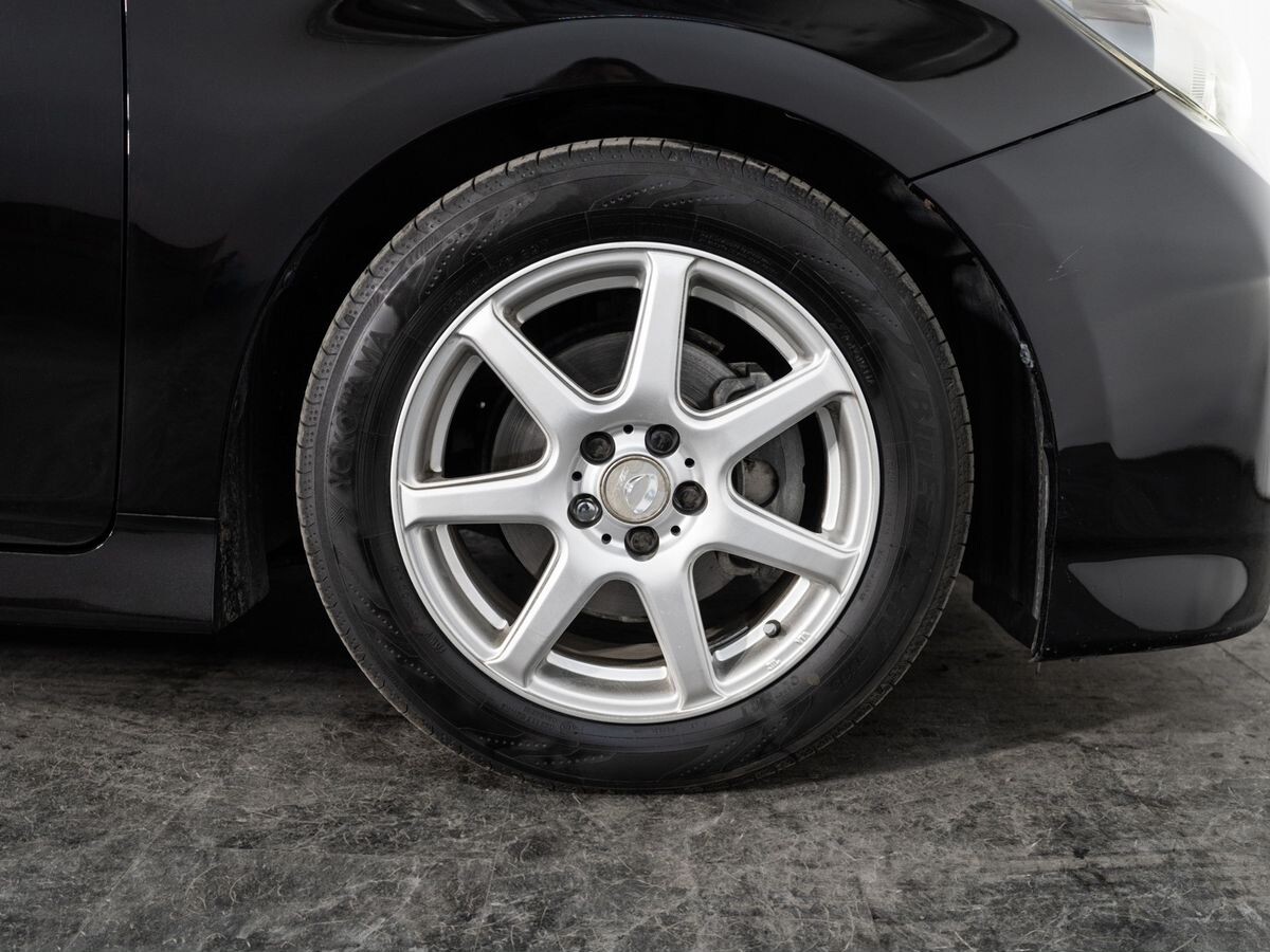 Toyota Wish 2011 - фото автомобиля