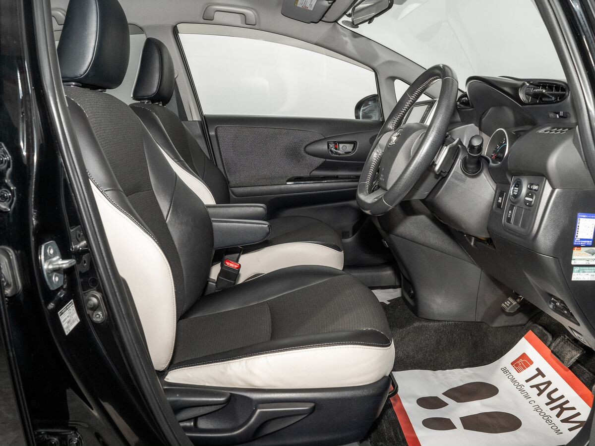 Toyota Wish 2011 - фото автомобиля
