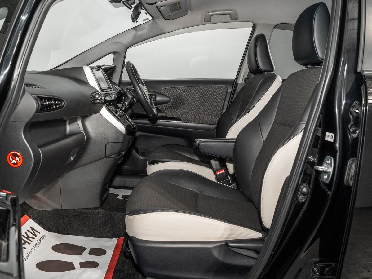Toyota Wish 2011 - фото автомобиля