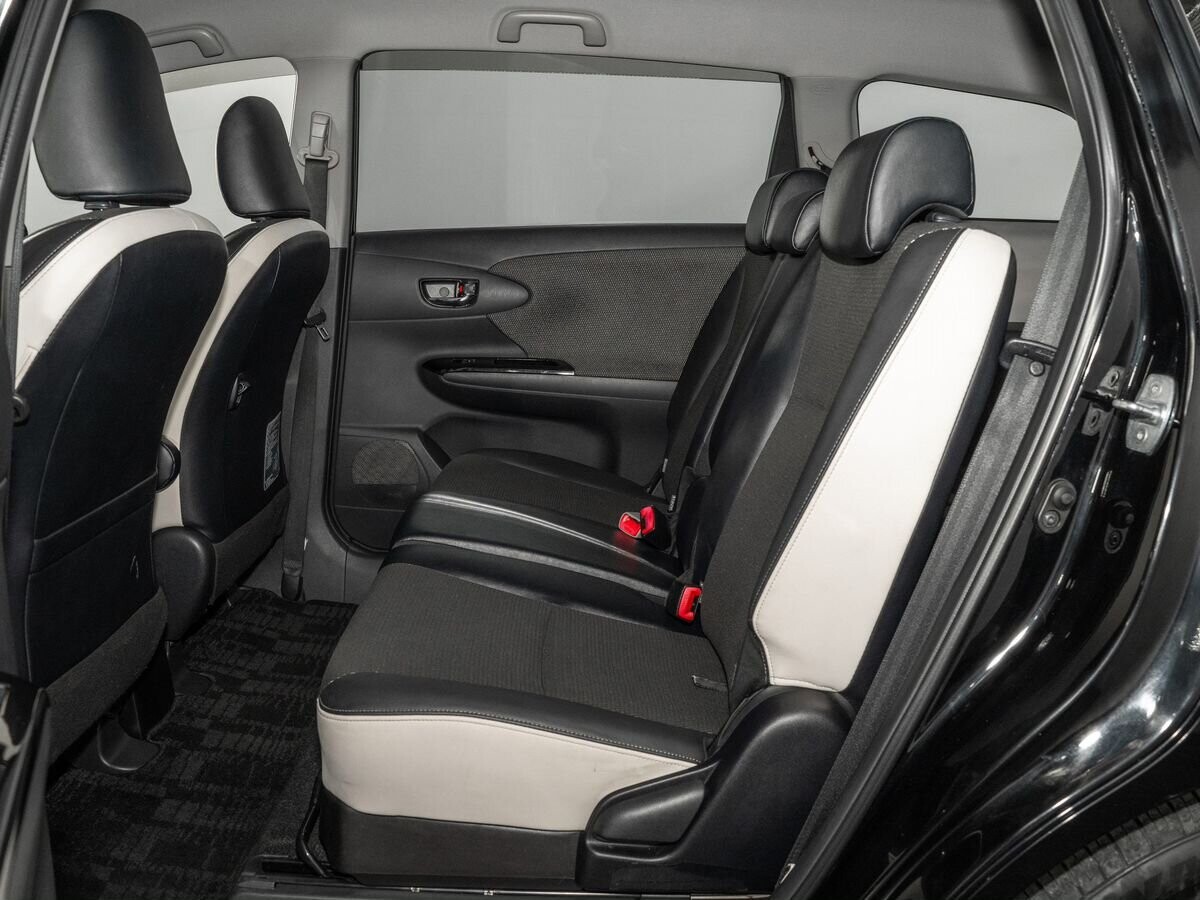 Toyota Wish 2011 - фото автомобиля