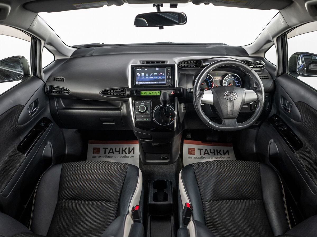 Toyota Wish 2011 - фото автомобиля