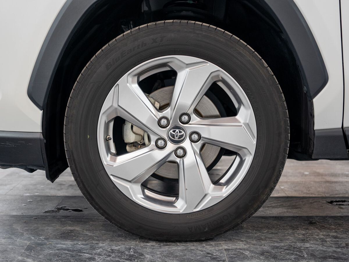 Toyota RAV4 2020 - фото автомобиля