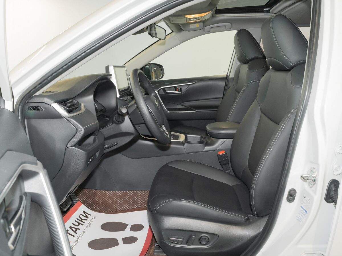 Toyota RAV4 2020 - фото автомобиля