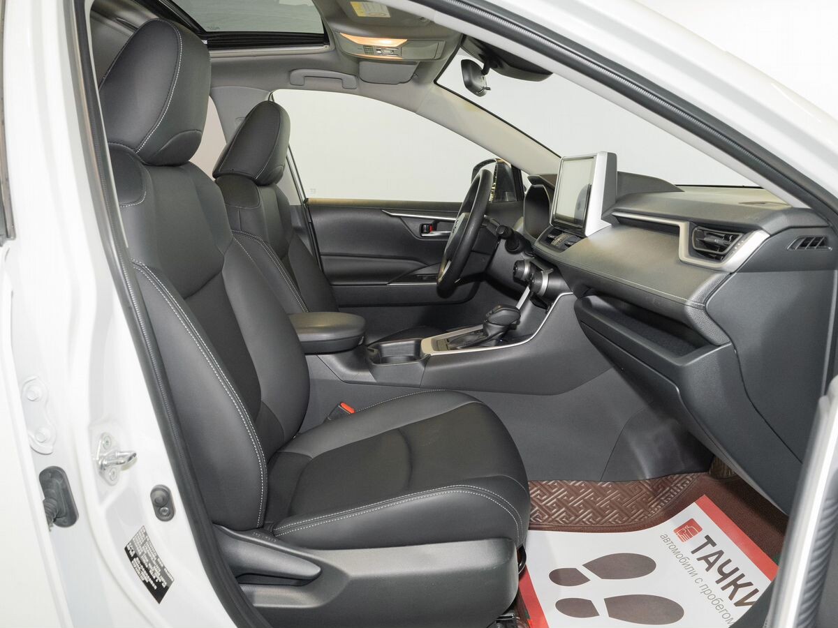 Toyota RAV4 2020 - фото автомобиля