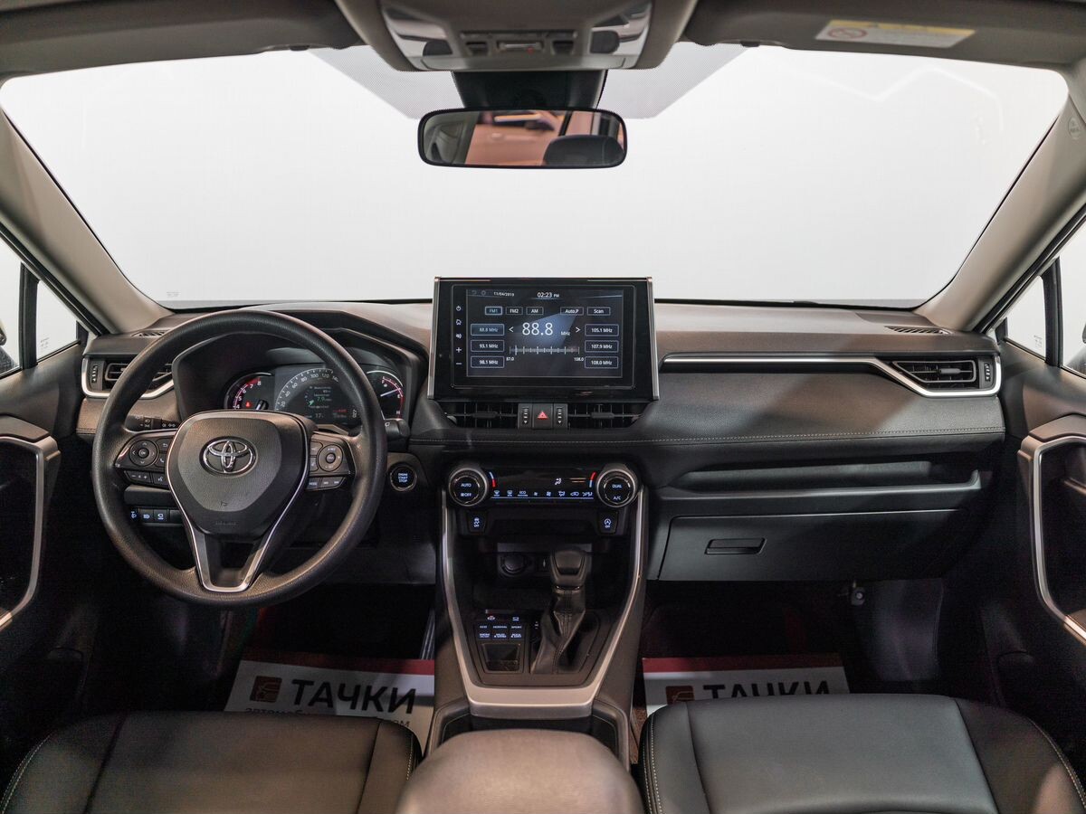 Toyota RAV4 2020 - фото автомобиля