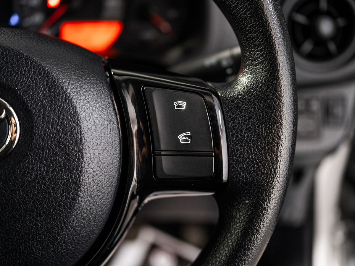 Toyota Vitz 2018 - фото автомобиля