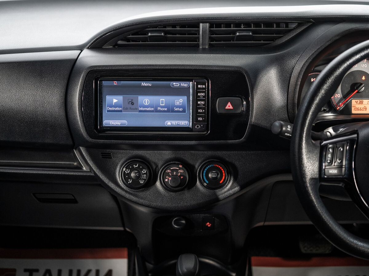 Toyota Vitz 2018 - фото автомобиля