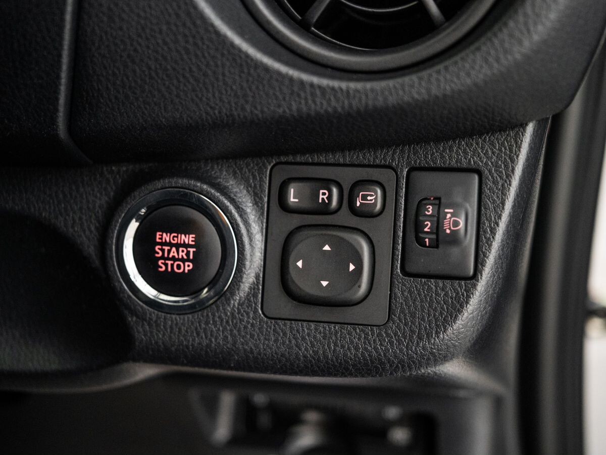 Toyota Vitz 2018 - фото автомобиля