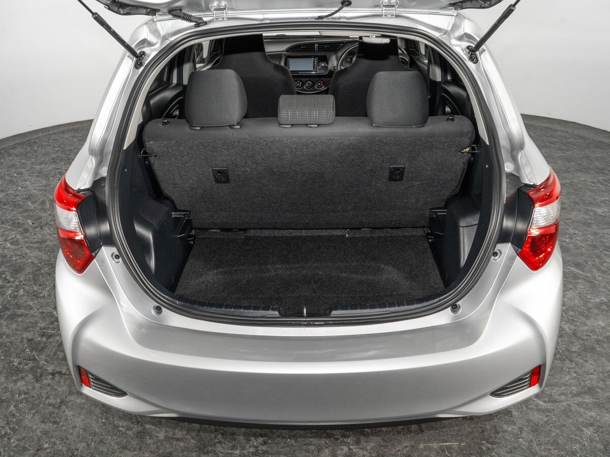 Toyota Vitz 2018 - фото автомобиля