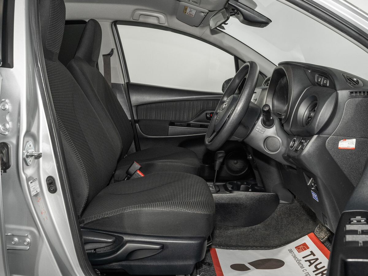 Toyota Vitz 2018 - фото автомобиля