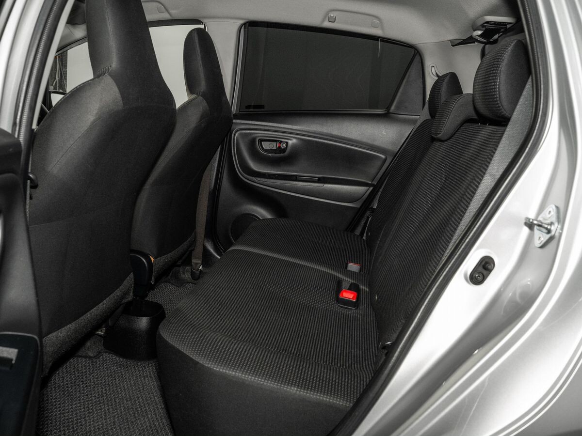 Toyota Vitz 2018 - фото автомобиля