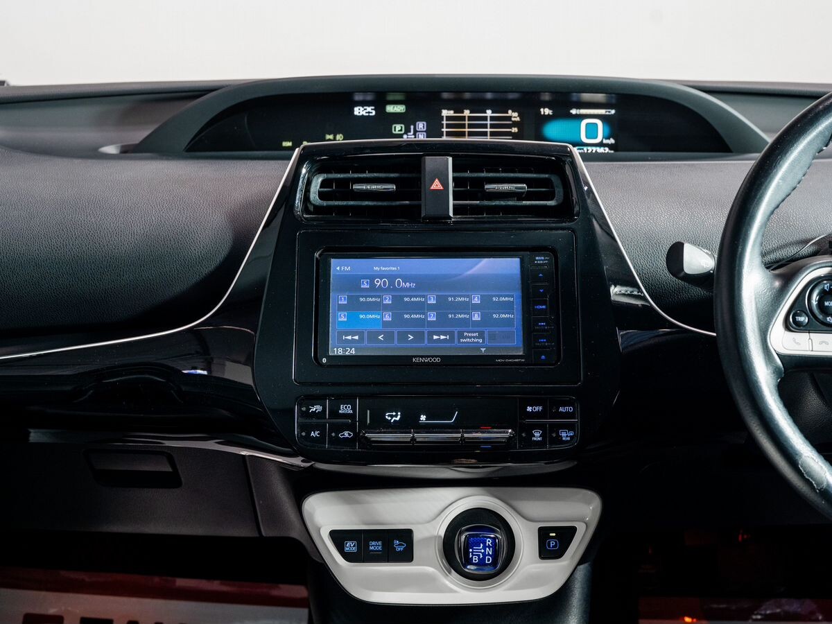 Toyota Prius 2016 - фото автомобиля