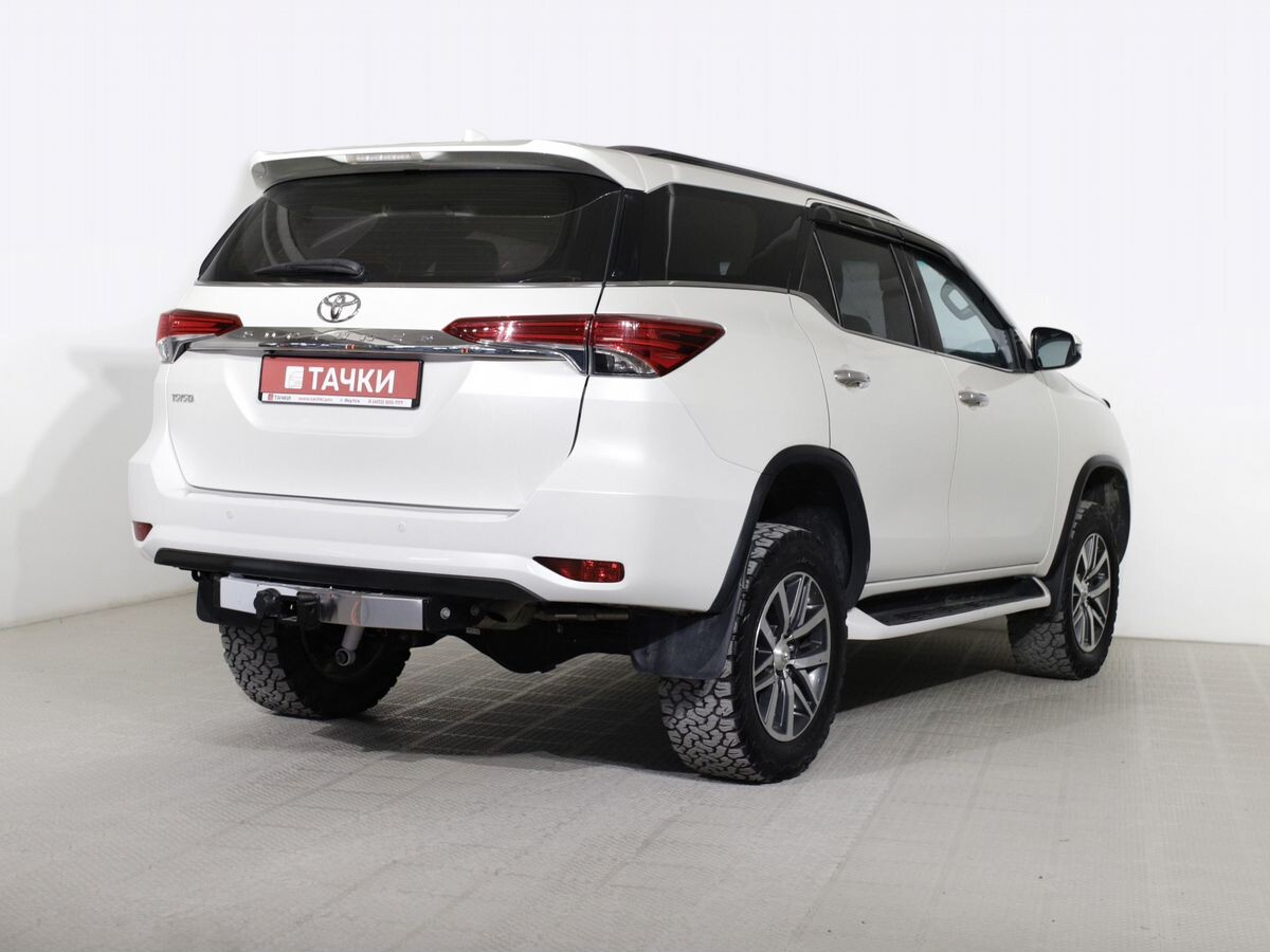 Toyota Fortuner 2018 - фото автомобиля