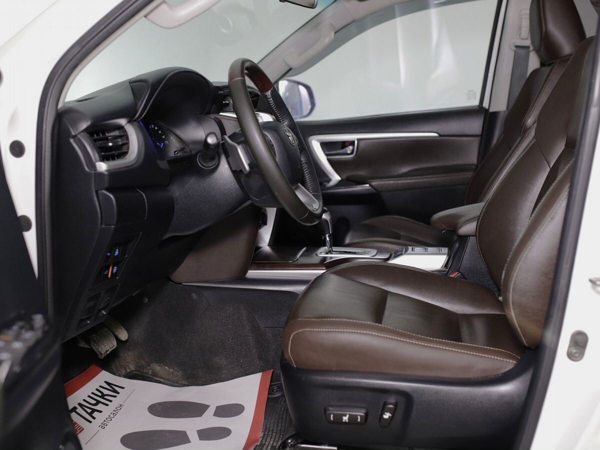 Toyota Fortuner 2018 - фото автомобиля
