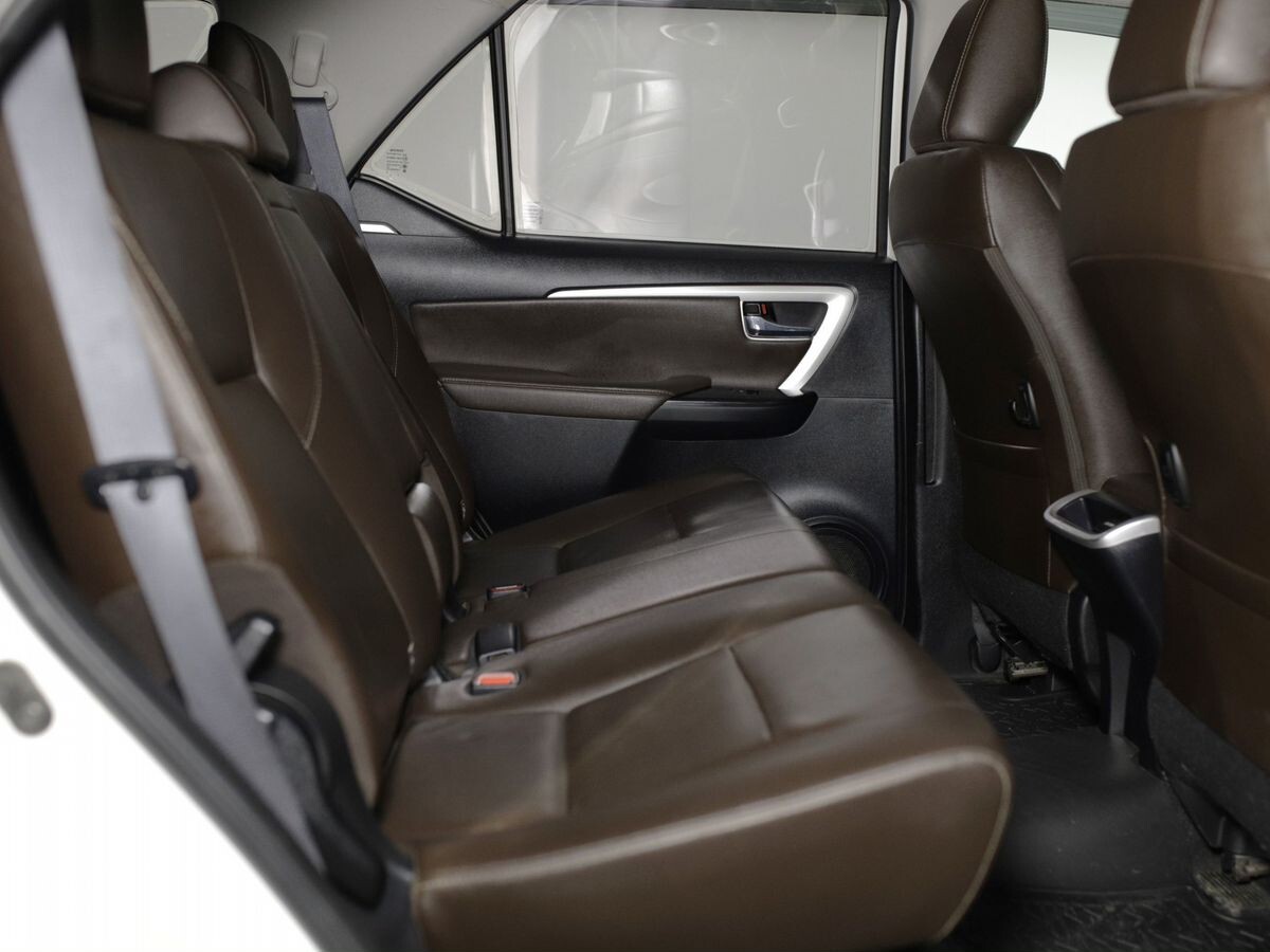 Toyota Fortuner 2018 - фото автомобиля