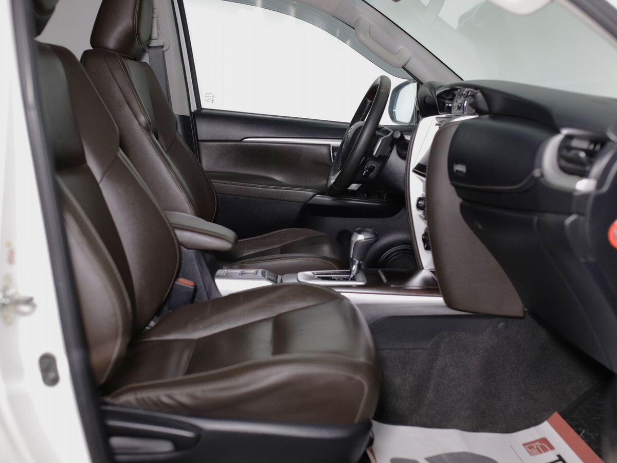 Toyota Fortuner 2018 - фото автомобиля