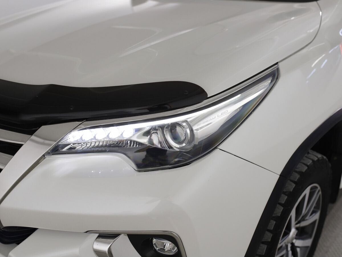 Toyota Fortuner 2018 - фото автомобиля