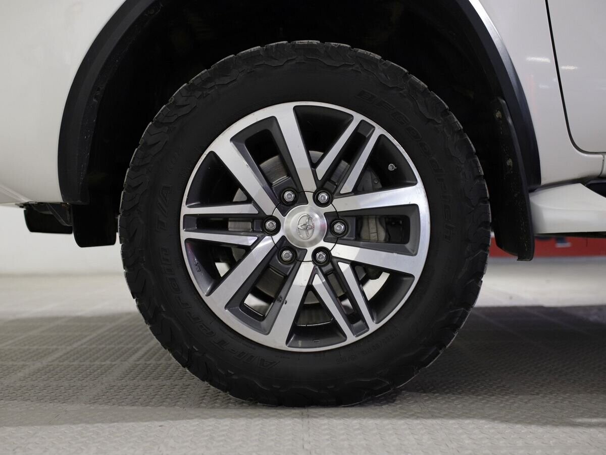 Toyota Fortuner 2018 - фото автомобиля