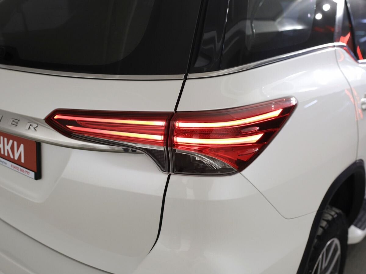 Toyota Fortuner 2018 - фото автомобиля