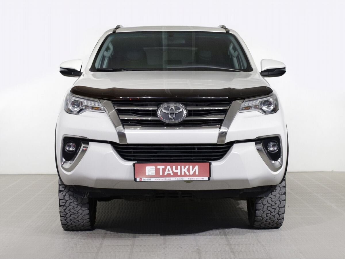 Toyota Fortuner 2018 - фото автомобиля