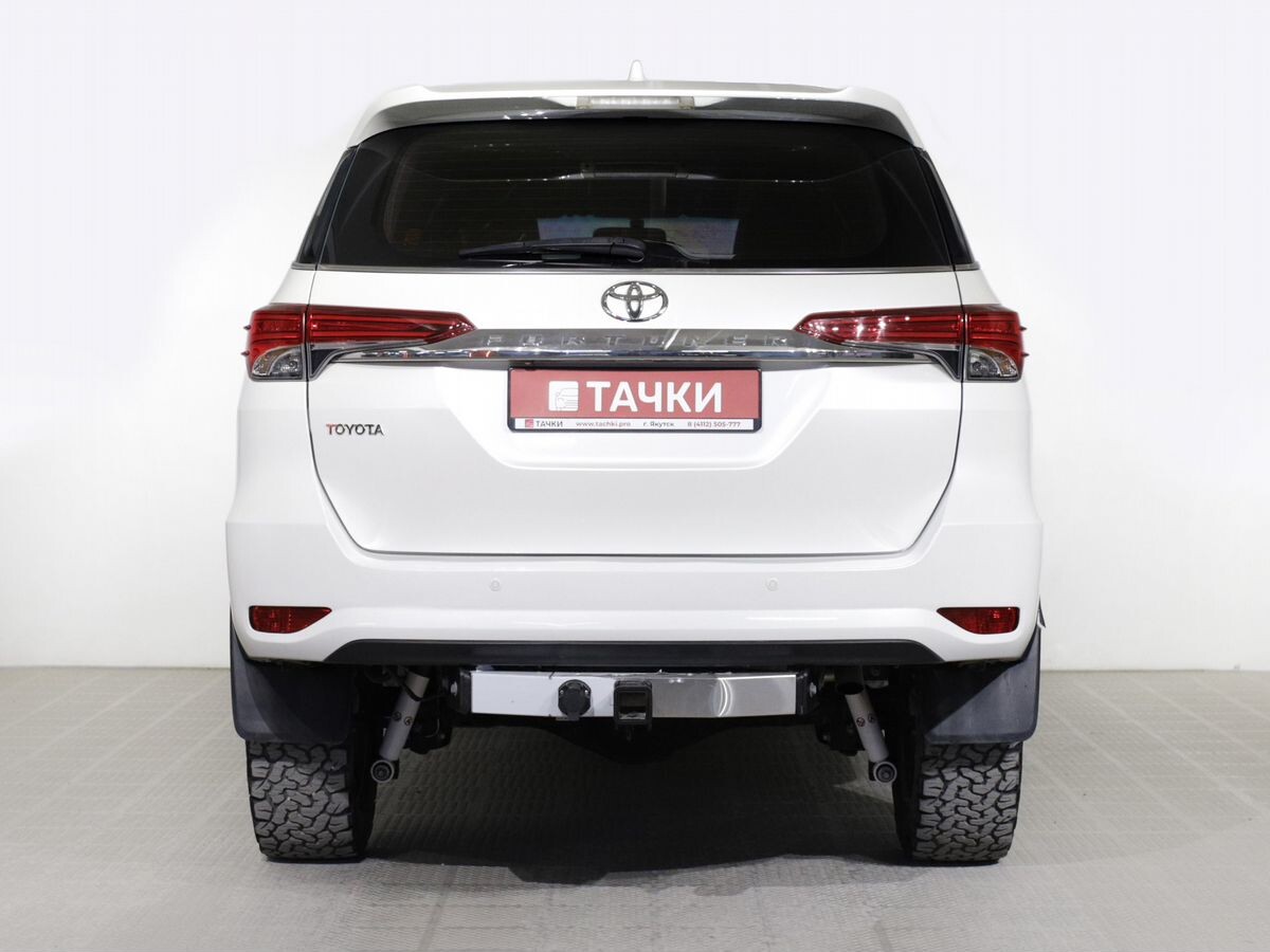 Toyota Fortuner 2018 - фото автомобиля