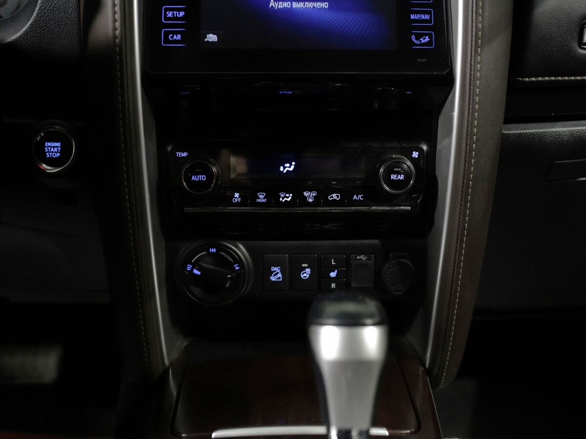 Toyota Fortuner 2018 - фото автомобиля