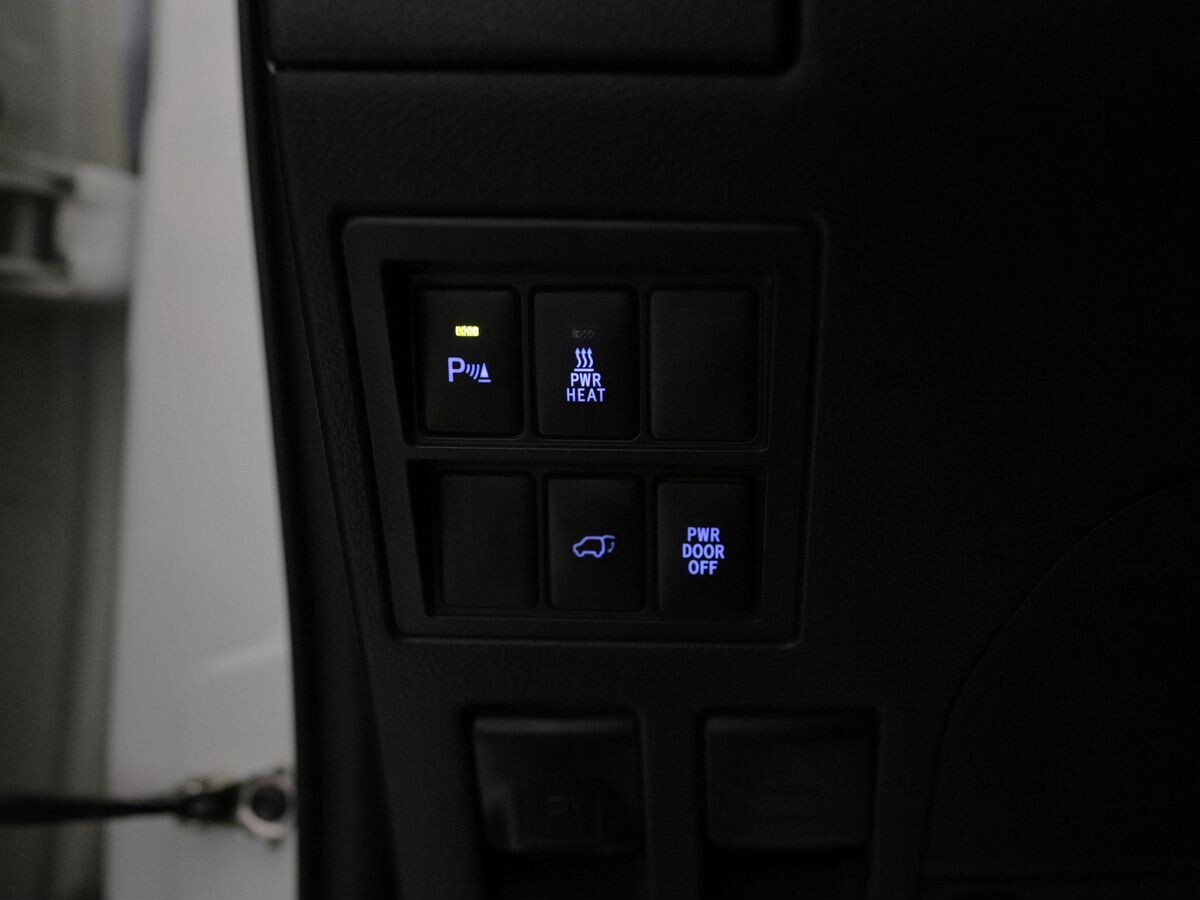 Toyota Fortuner 2018 - фото автомобиля