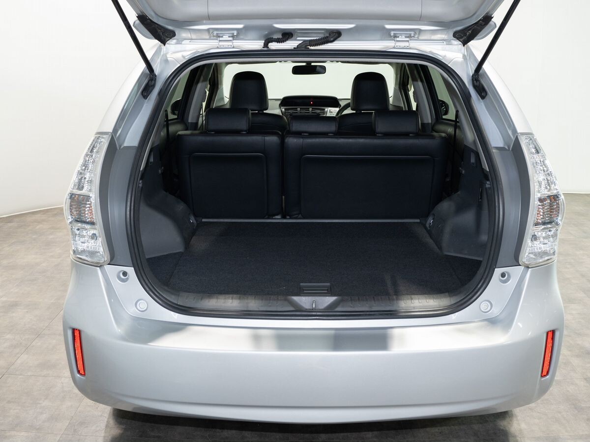 Toyota Prius Alpha 2014 - фото автомобиля