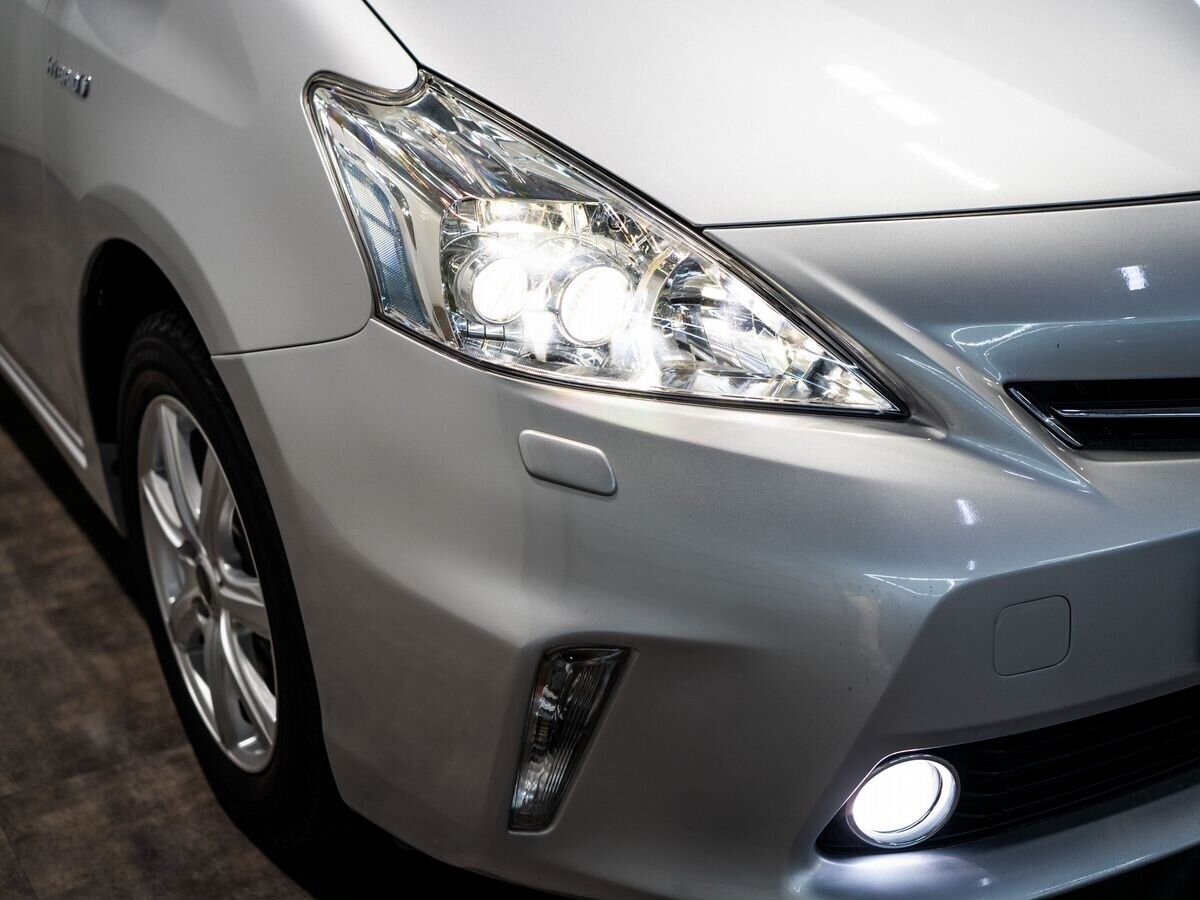 Toyota Prius Alpha 2014 - фото автомобиля