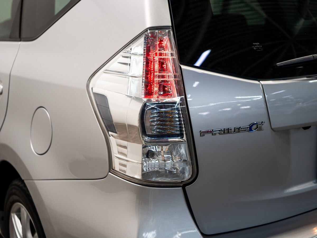 Toyota Prius Alpha 2014 - фото автомобиля
