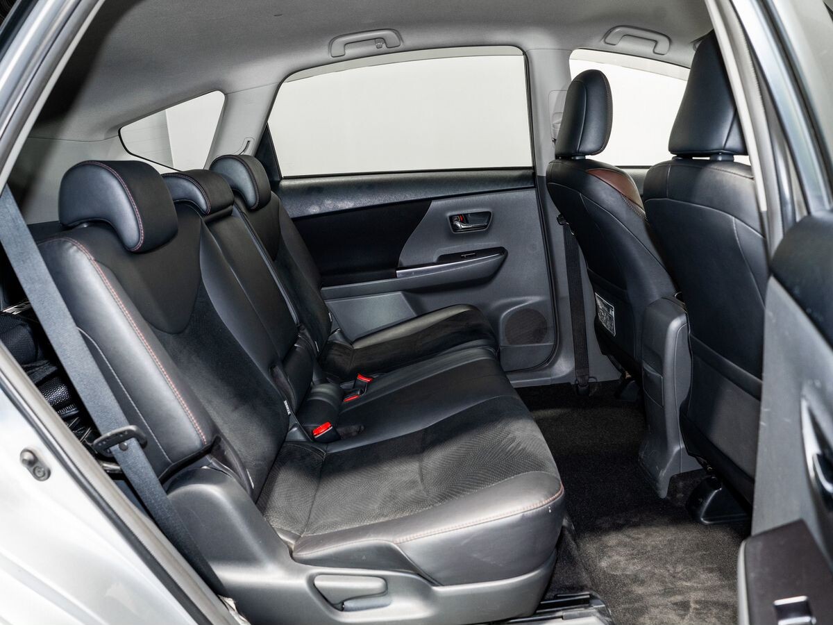 Toyota Prius Alpha 2014 - фото автомобиля