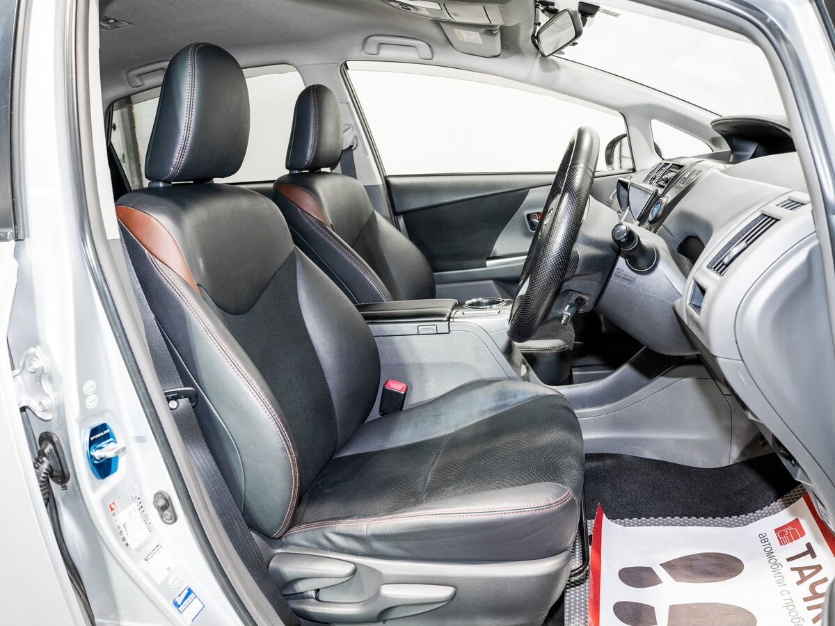 Toyota Prius Alpha 2014 - фото автомобиля
