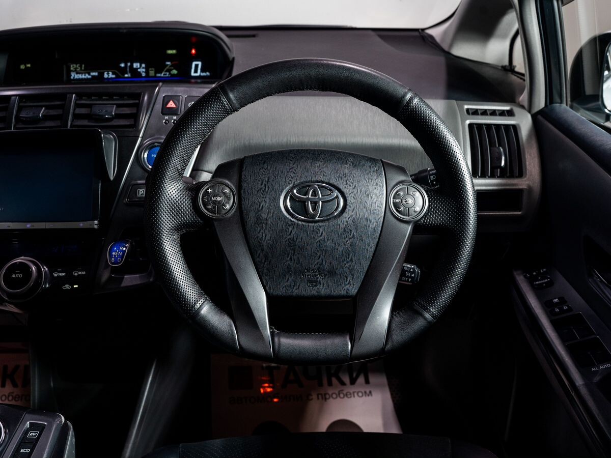 Toyota Prius Alpha 2014 - фото автомобиля