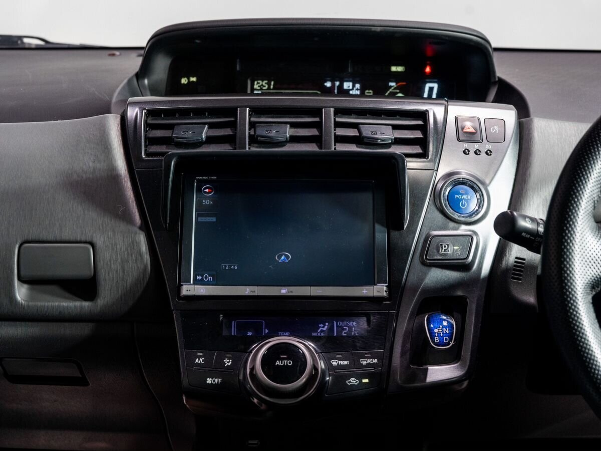 Toyota Prius Alpha 2014 - фото автомобиля