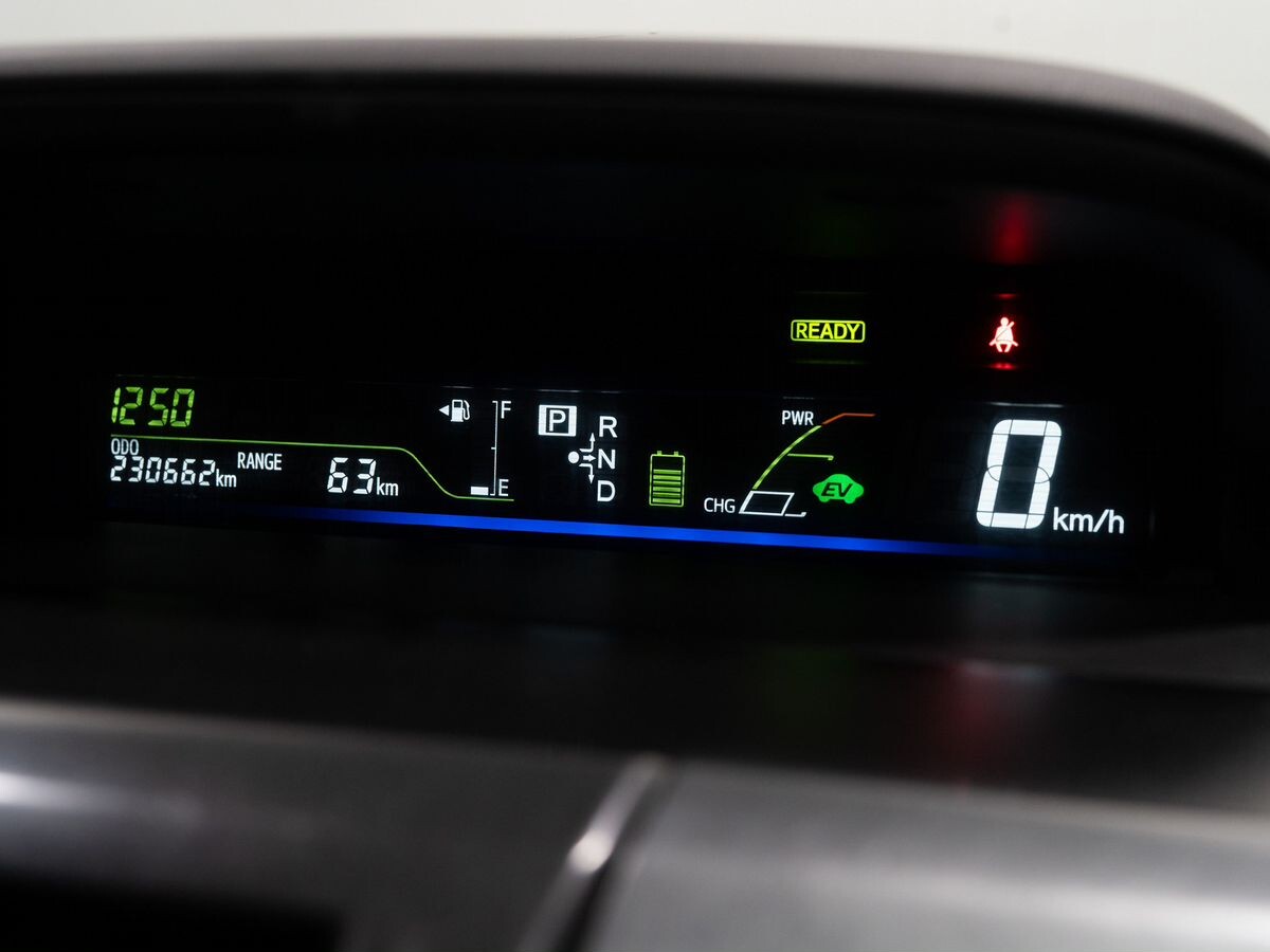 Toyota Prius Alpha 2014 - фото автомобиля