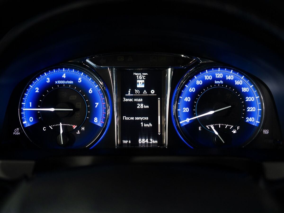Toyota Camry 2016 - фото автомобиля