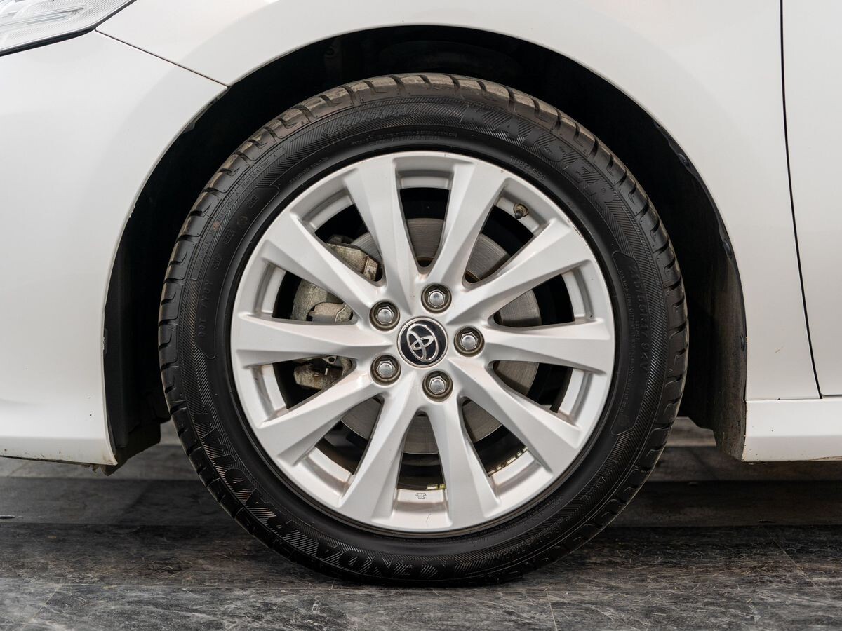 Toyota Camry 2018 - фото автомобиля