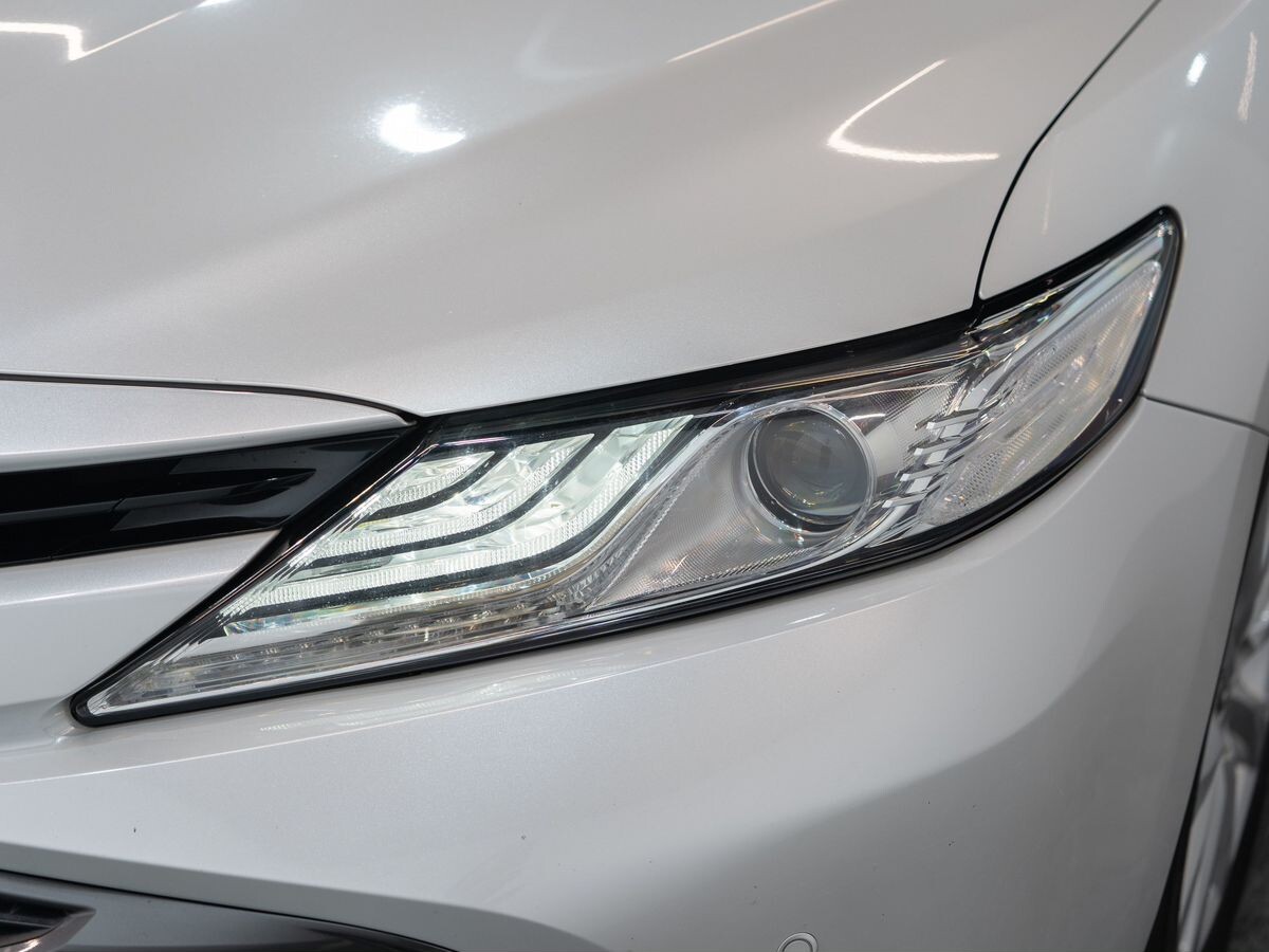 Toyota Camry 2018 - фото автомобиля
