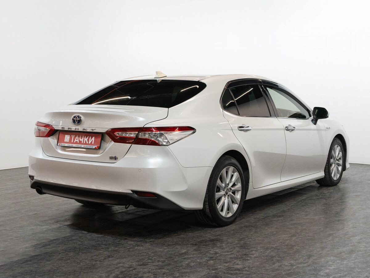 Toyota Camry 2018 - фото автомобиля