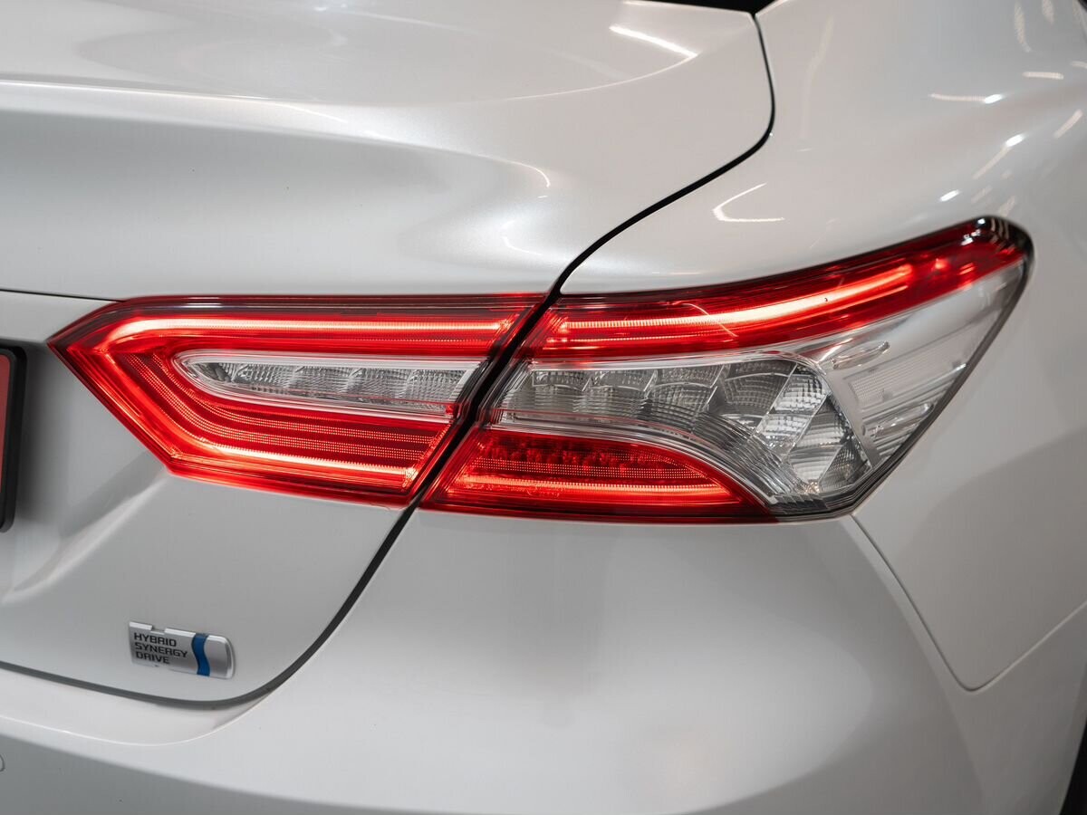 Toyota Camry 2018 - фото автомобиля