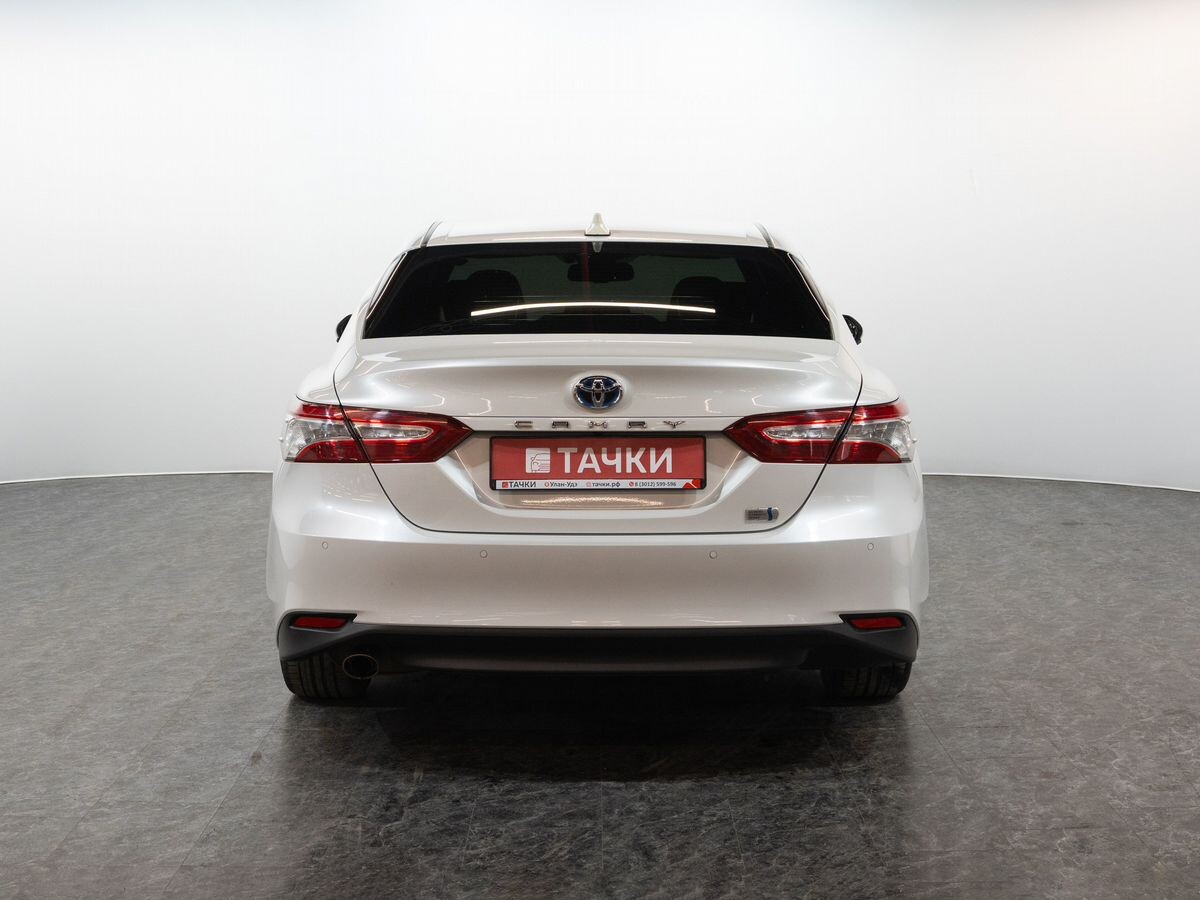 Toyota Camry 2018 - фото автомобиля