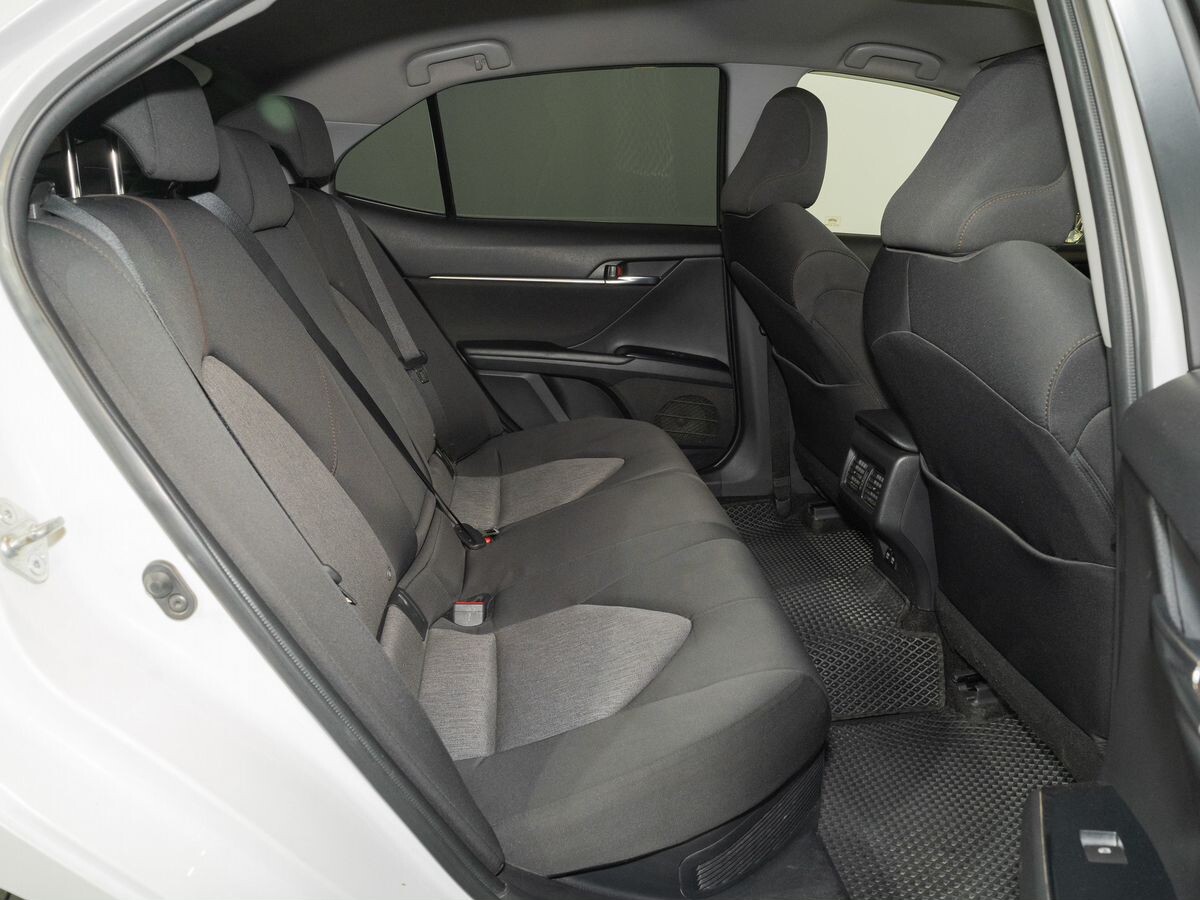Toyota Camry 2018 - фото автомобиля