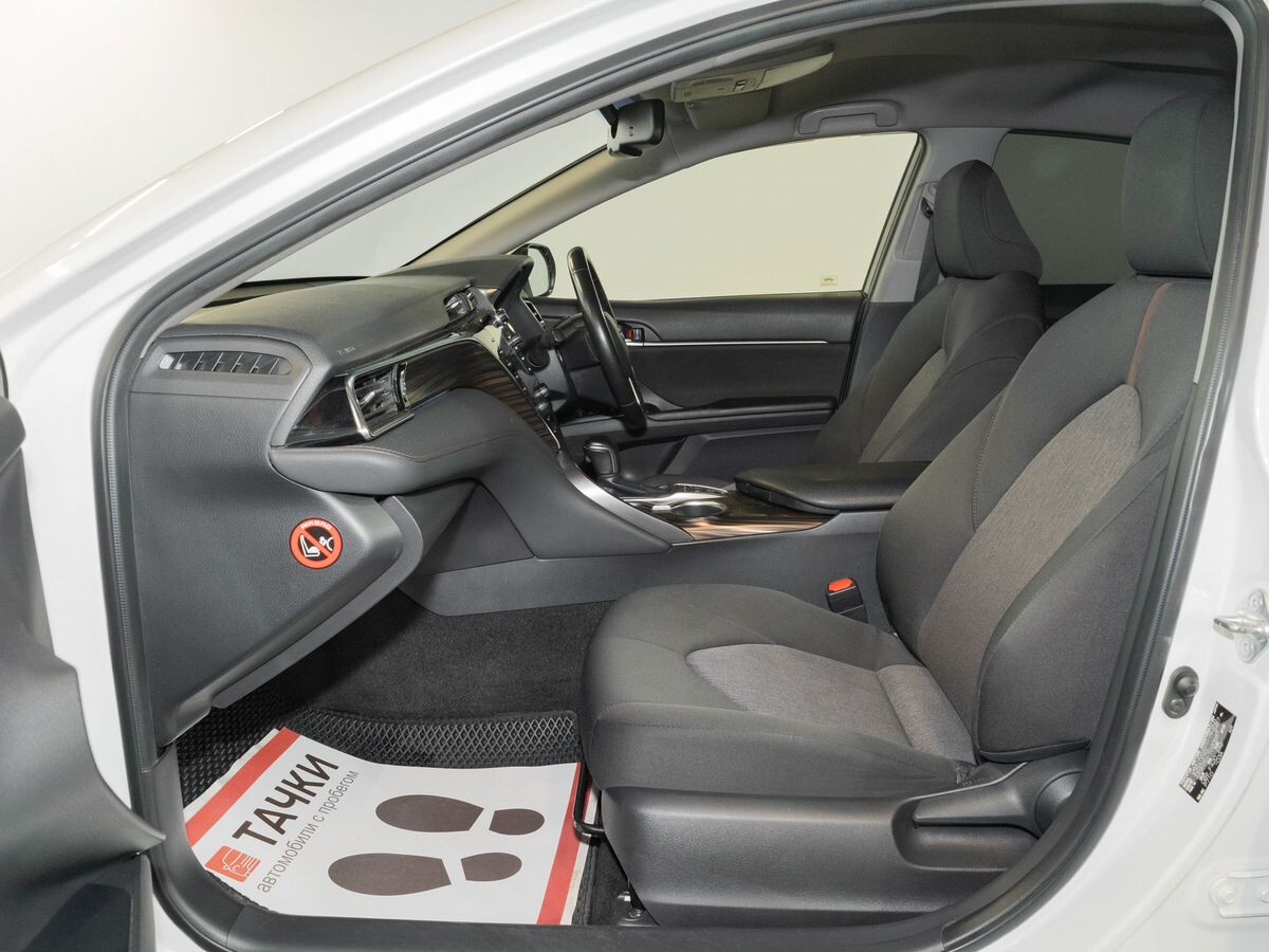 Toyota Camry 2018 - фото автомобиля