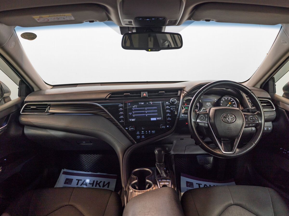 Toyota Camry 2018 - фото автомобиля
