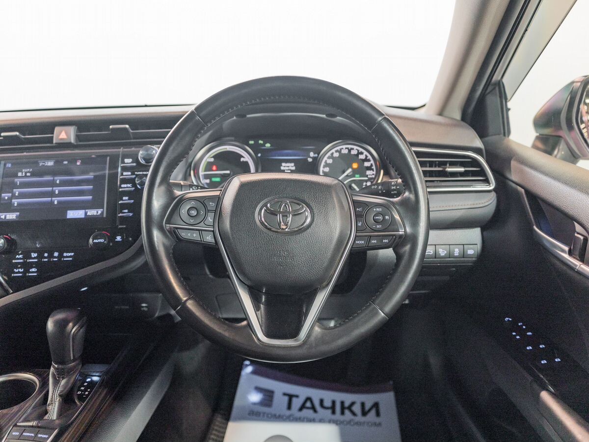Toyota Camry 2018 - фото автомобиля