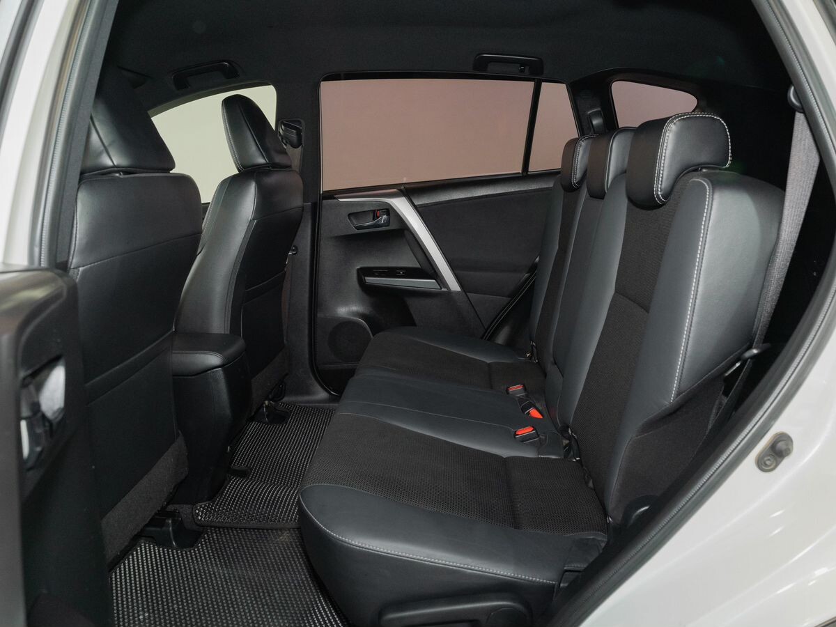 Toyota RAV4 2016 - фото автомобиля