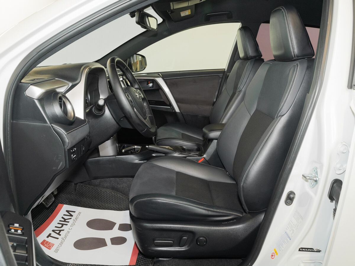 Toyota RAV4 2016 - фото автомобиля