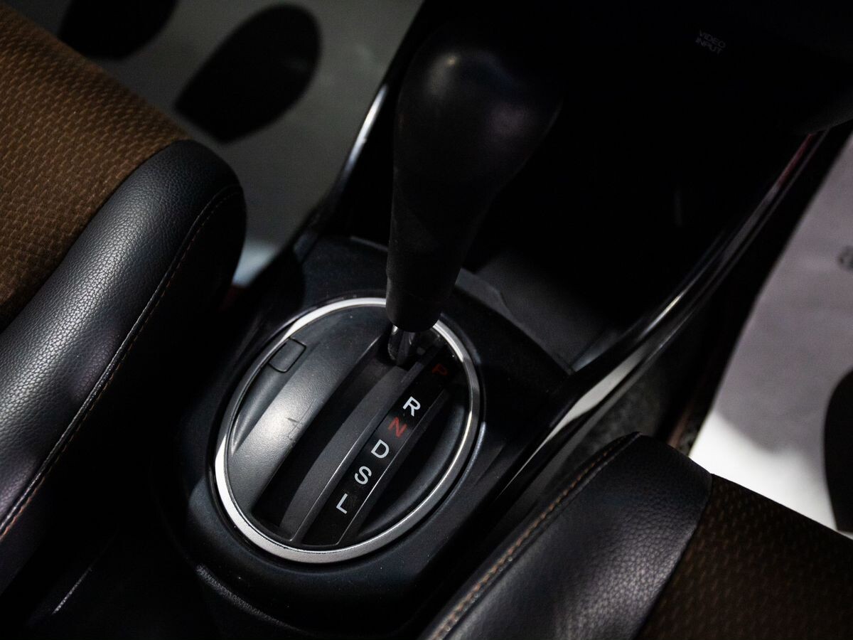 Honda Fit Shuttle 2012 - фото автомобиля