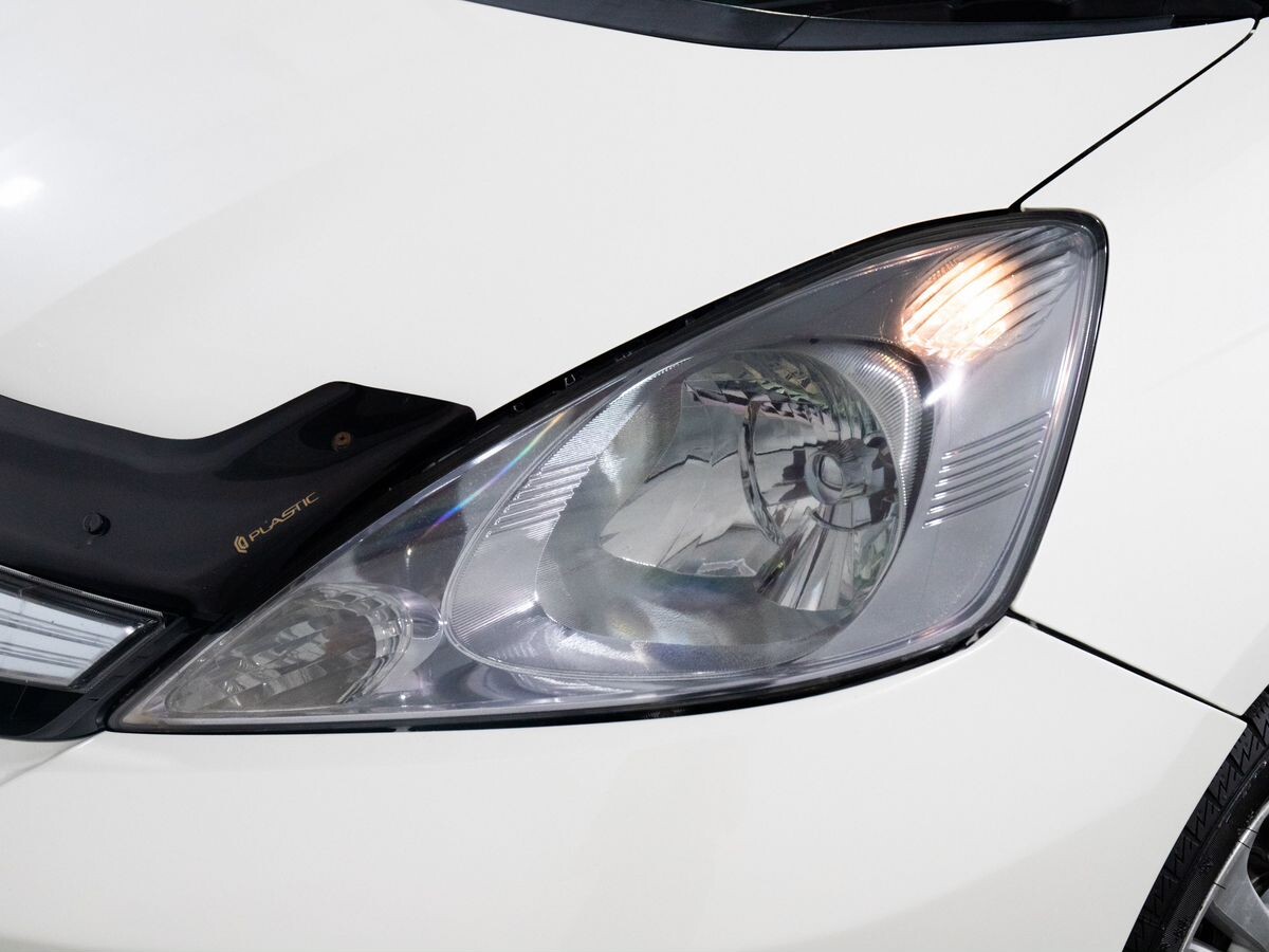 Honda Fit Shuttle 2012 - фото автомобиля